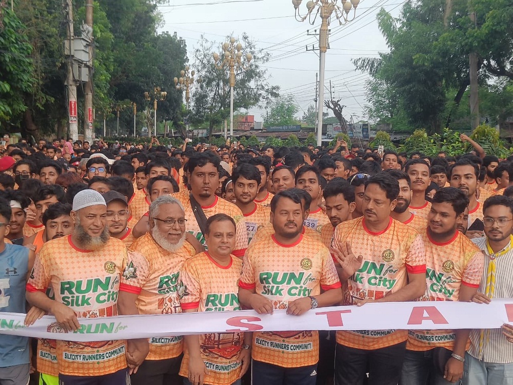 রাজশাহীতে ১০ কিলোমিটার ম্যারাথন অনুষ্ঠিত হলো রান ফর সিল্ক সিটি