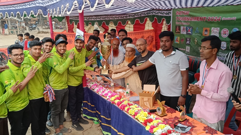 মচমইল উচ্চ বিদ্যালয়ে ব্যাচ টুর্ণামেন্টে চ্যাম্পিয়ন ২০১৭ ব্যাচ