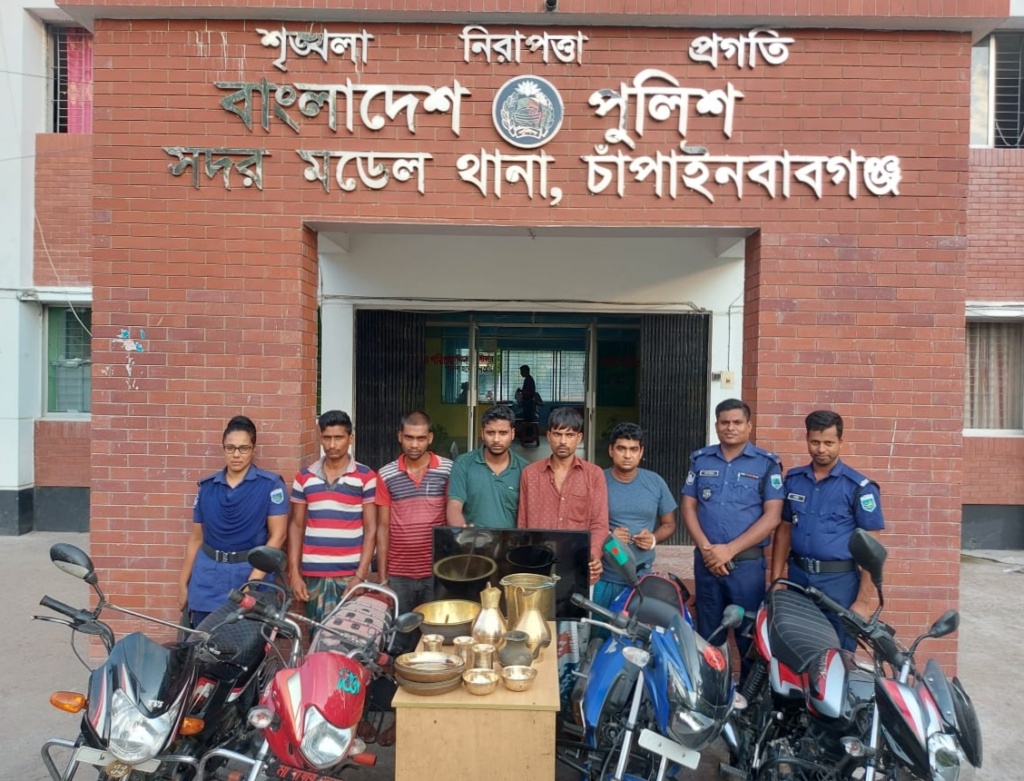 চাঁপাইনবাবগঞ্জে মোটরসাইকেল চোর চক্রের ৫ সদস্য গ্রেফতার