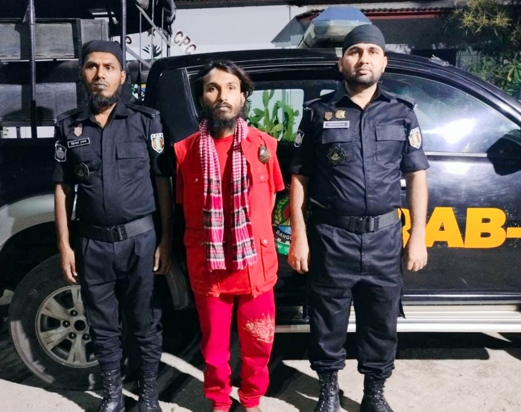 গোদাগাড়ীতে ছদ্মবেশী শফি ৭৬ লাখ টাকার হেরোইনসহ আটক