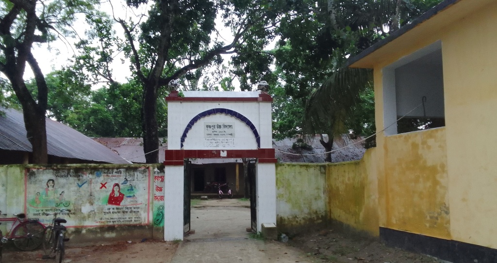 তানোরের কৃষ্ণপুর স্কুলে কম্পিউটার ক্লাস হয় না