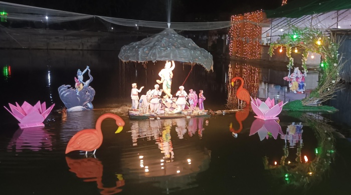 ছবিটি তোলা রাজশাহীর হরিজন পল্লীর পুজামণ্ডপ থেকে