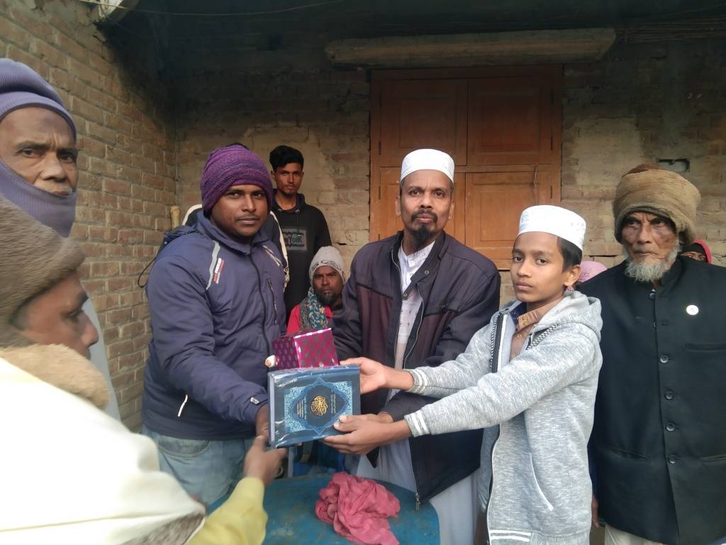 শিবগঞ্জে কোরআন শরীফ বিতরণ