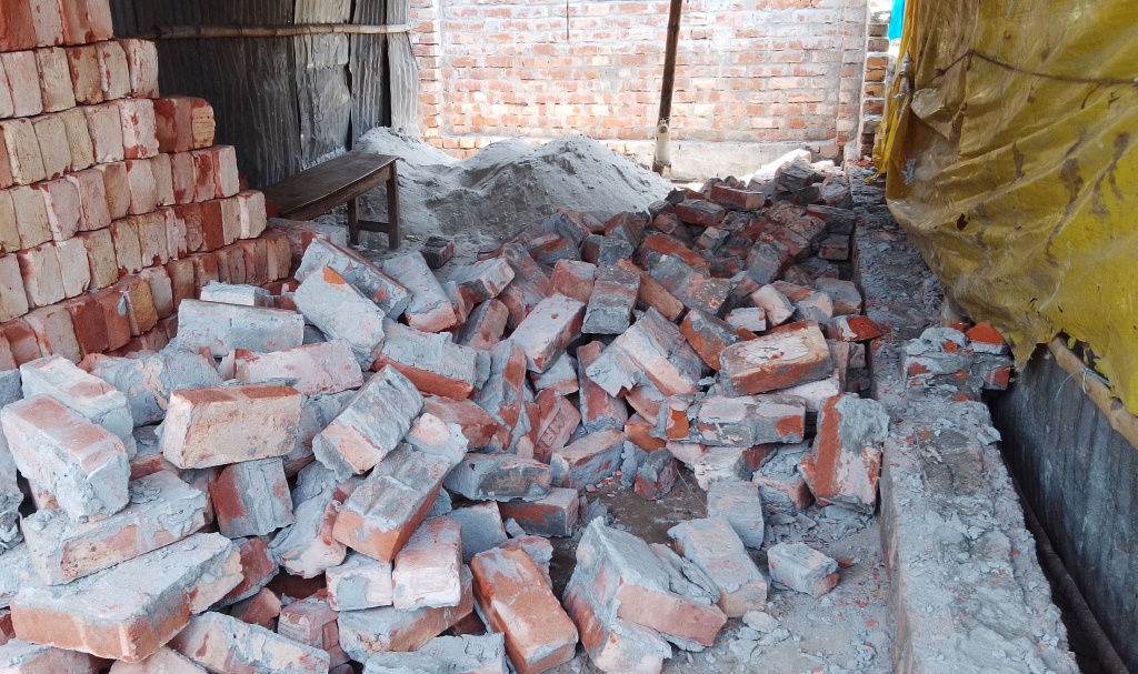রাজশাহীর ঢাকা বাসস্ট্যান্ডে এভারগ্রীণ’র দখল করে নির্মাণাধীণ কাউন্টার উচ্ছেদ করলো আরডিএ