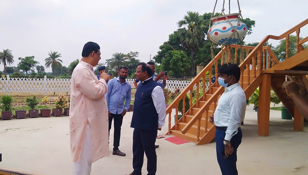 নাচোলে ইলামিত্র সংগ্রহশালা পরিদর্শনে ভারতীয় হাই কমিশনার