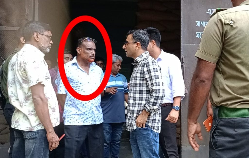 পচা ও নিম্নমানের চাল মজুতের দায়ে বাগমারা খাদ্যগুদামের কর্মকর্তা বরখাস্ত