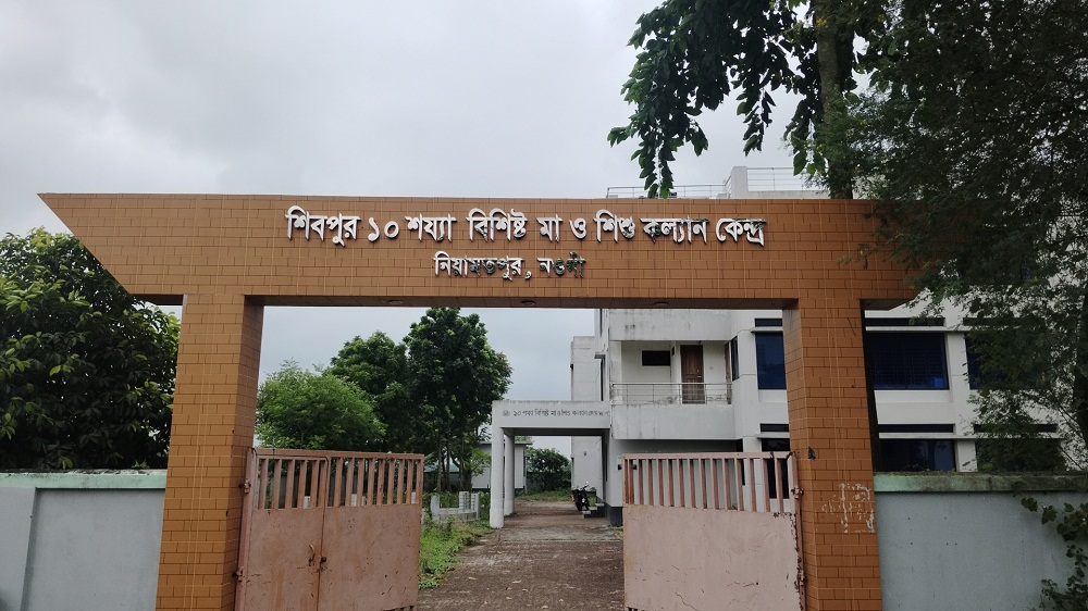 নিয়ামতপুরে দশ কোটি টাকায় নির্মিত হাসপাতালে নেই চিকিৎসক-ওষুধ