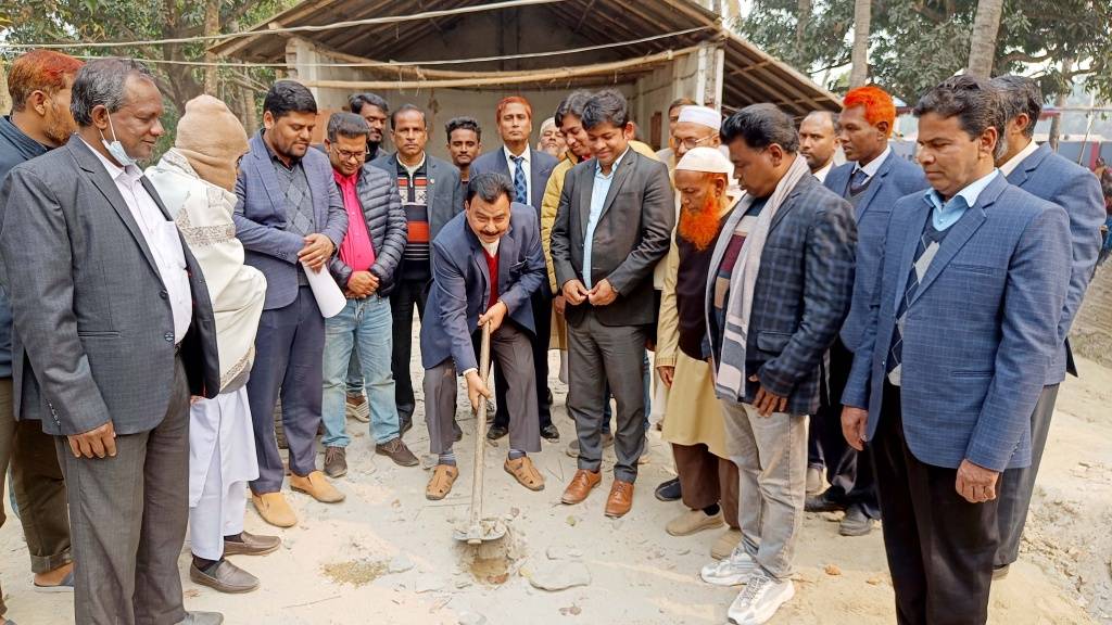বাগমারায় মচমইল উচ্চ বিদ্যালয়ে শ্রেণীকক্ষ নির্মাণ কাজের ভিত্তিপ্রস্তর স্থাপন