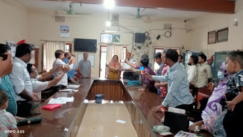 চাঁপাইনবাবগঞ্জ হরিমোহন স্কুলের শিক্ষক বাইরুলের বদলি জনিত বিদায়