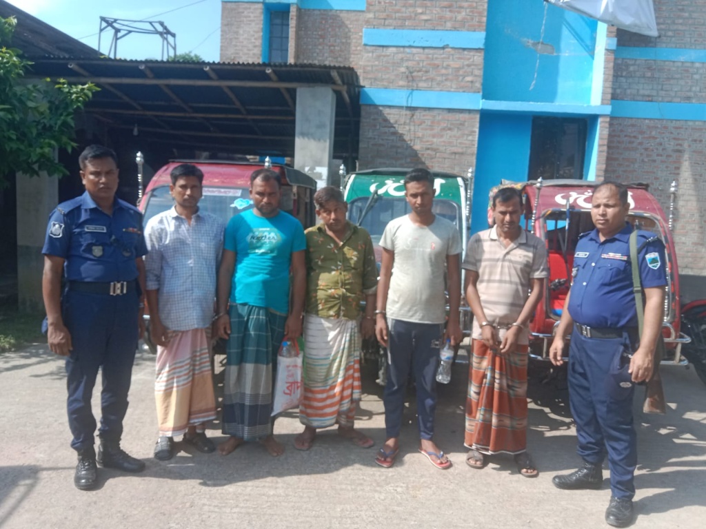মোহনপুর পুলিশ উদ্ধার করলো ৩ ব্যাটারিচালিত রিক্সা, সংঘবদ্ধ চোর চক্রের ৫ সদস্য গ্রেফতার