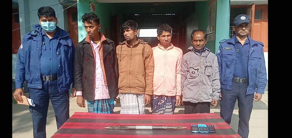 মহাদেবপুরে আন্তঃজেলা চোর চক্রের ৪ সদস্য আটক