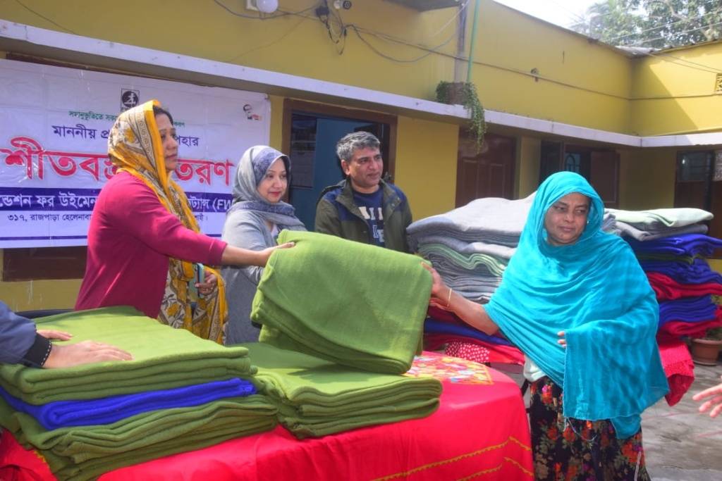 শীতার্তদের পাশে এলেন যারা