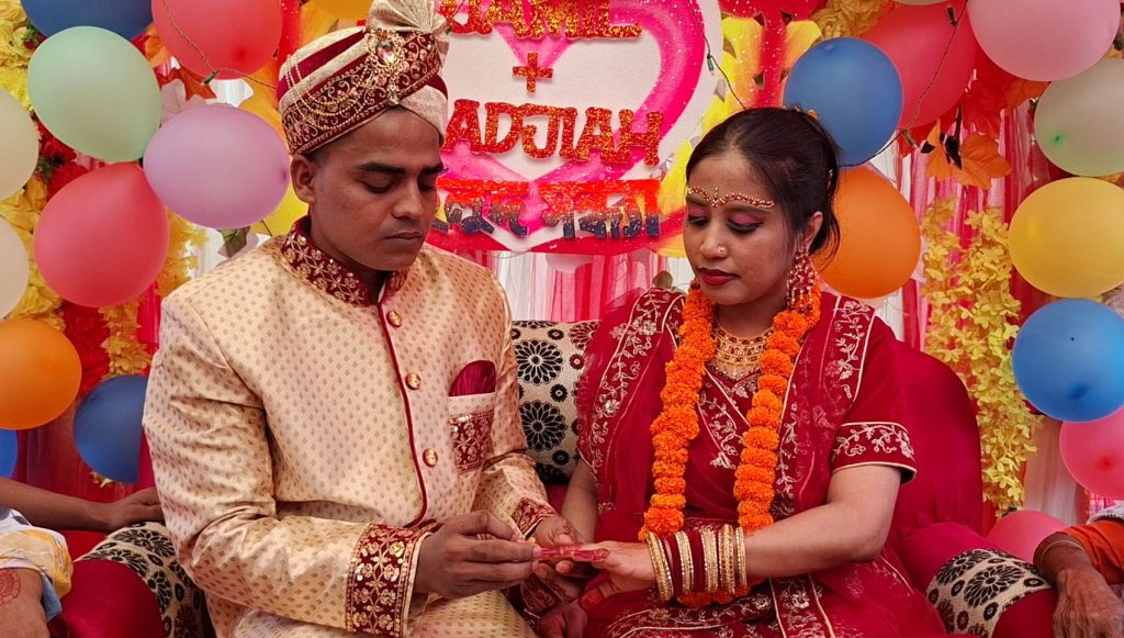 প্রেমের টানে মালয়েশিয়ার তরুণী নওগাঁয়, বসলেন বিয়ের পিঁড়িতে