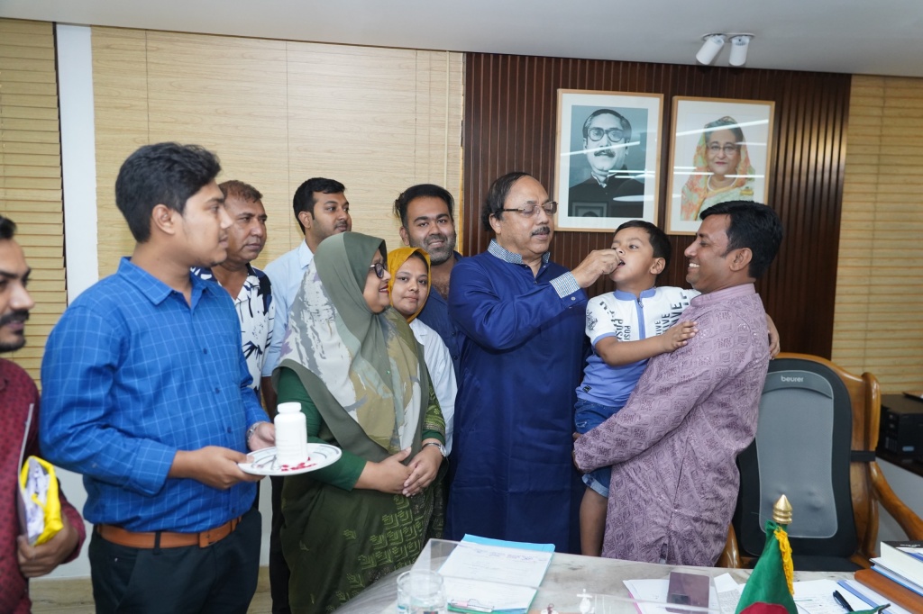 রাজশাহী মহানগরীতে ভিটামিন ‘এ’ ক্যাপসুল খাওয়ানো শুরু হয়েছে