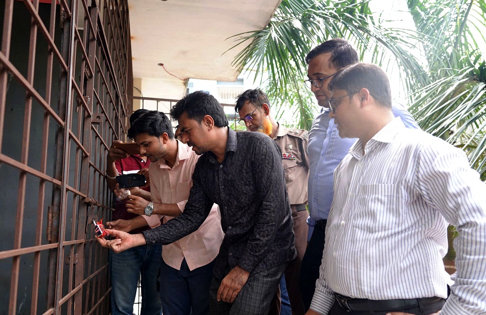 ভূবনমোহন পার্কের স্থাপনা অবৈধ দখলমুক্ত করতে রাসিকের অভিযান