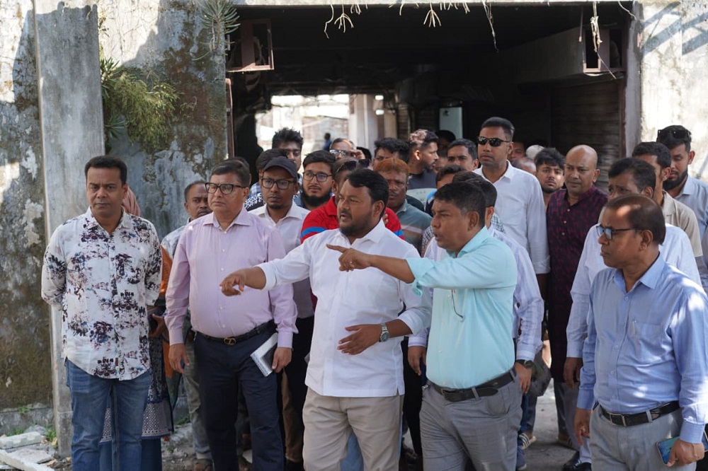 ফুটপাত দখলমুক্তর পাশাপাশি ক্ষুদ্র ব্যবসায়ী ও হকারদের পুর্নবাসনের উদ্যোগ রাসিকের