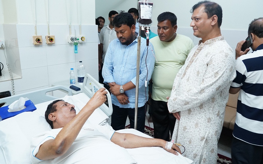 হাসপাতালে ভর্তি ভূমিমন্ত্রী মিনু, দেওয়া হয়েছে রক্ত, দোয়া চেয়েছেন সকলের