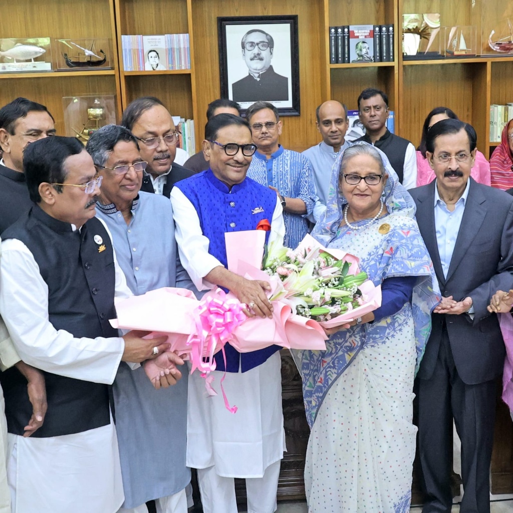 ষড়যন্ত্র মোকাবেলা করে আওয়ামী লীগ দেশকে এগিয়ে নিয়ে যাবে : শেখ হাসিনা