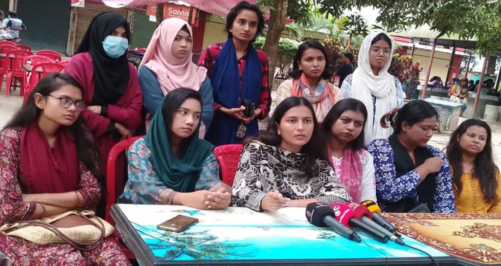 রাকসু নির্বাচনে গোপনীয়তা রক্ষায়  সাত দফা দাবি জানাল নারী প্রার্থীরা