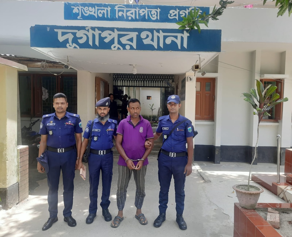 দুর্গাপুরের নয় মামলার পলাতক আসামী দেলু ঢাকার উত্তরা থেকে গ্রেফতার