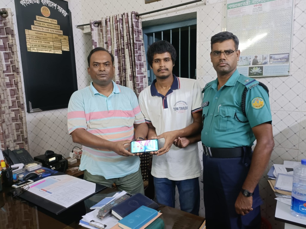 রাবি শিক্ষার্থীর হারিয়ে যাওয়া ফোনসেট উদ্ধার