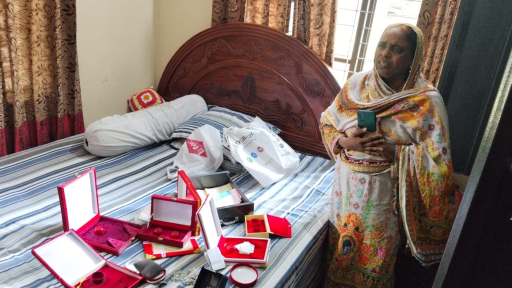 শিবগঞ্জে সরকারি বাসভবন থেকে দিনের বেলায় ৩৬ ভরি স্বর্ণালঙ্কার চুরি
