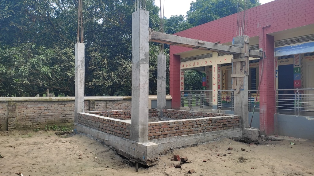 শিবগঞ্জে প্রাথমিক বিদ্যালয়ে ওয়াশ ব্লক নির্মাণে অনিয়মের অভিযোগ