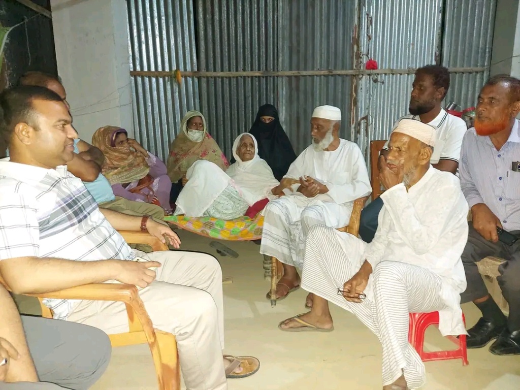 শিবগঞ্জে ইউএনও’র হস্তক্ষেপে মেয়ের বাড়িতে ঠাঁই হলো সেই বৃদ্ধ দম্পতির