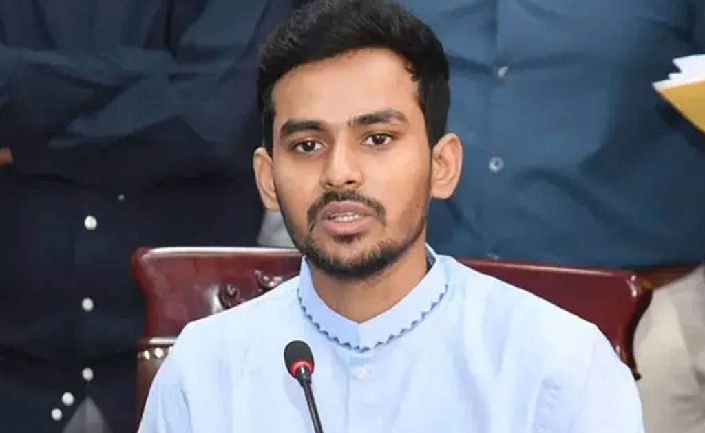 আ’লীগকে ফেরানোর খায়েশ বিপজ্জনক : আসিফ মাহমুদ
