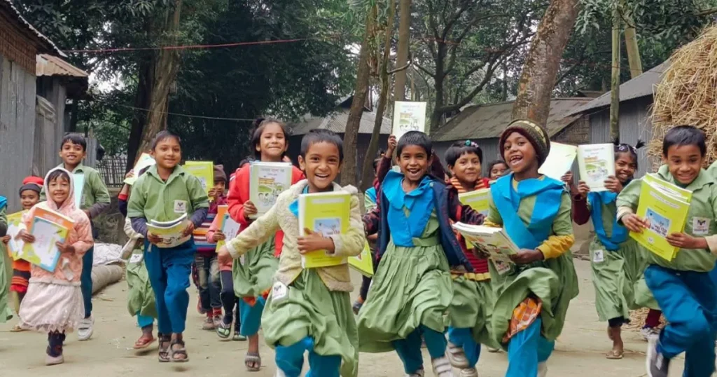 শেখার স্বাধীনতা ও মানসিক বিকাশের দিকে নজর দিলে শিশুরা আবার আনন্দের সাথে স্কুলমুখী হবে