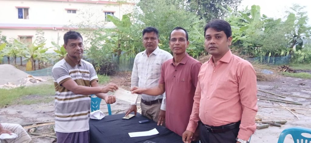 রাজশাহীতে ন্যাশনাল লাইফ ইন্সুরেন্সের চেক বিতরণ