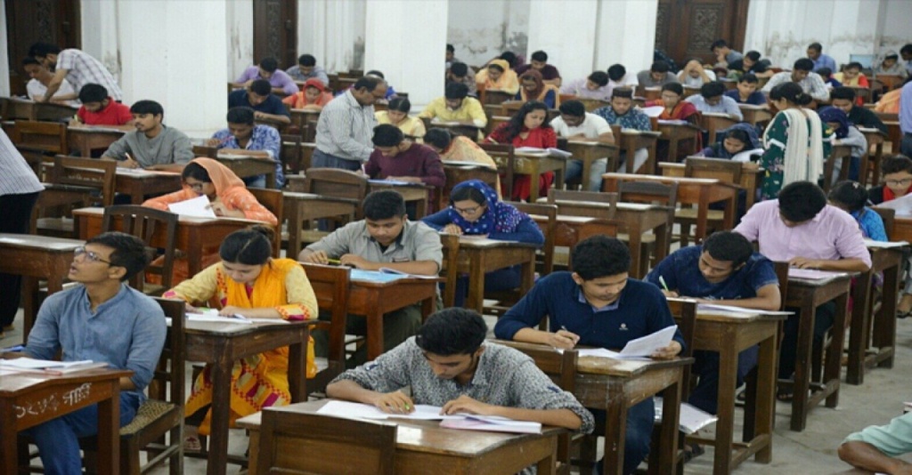 সব বিশ্ববিদ্যালয় মিলে এক ভর্তি পরীক্ষার উদ্যোগ নিতে প্রজ্ঞাপন