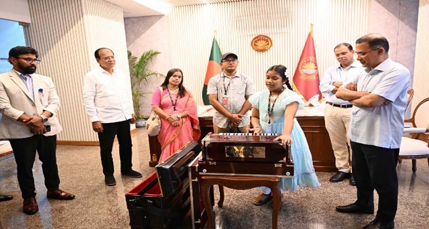 শিশুশিল্পী অনুশ্রীর স্বপ্ন পূরণ করলেন প্রধানমন্ত্রী