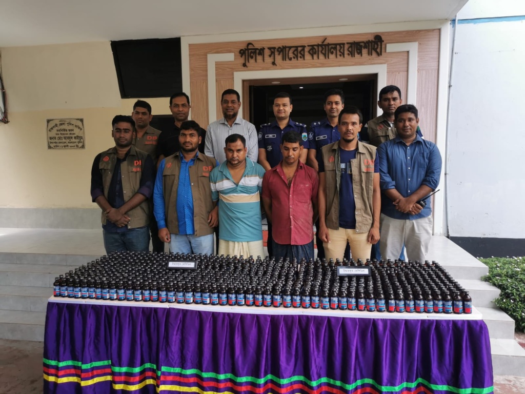 রাজশাহীতে ফেন্সিডিলের বড় চালান জব্দ, ভারতীয় নাগরিকসহ আটক দুই