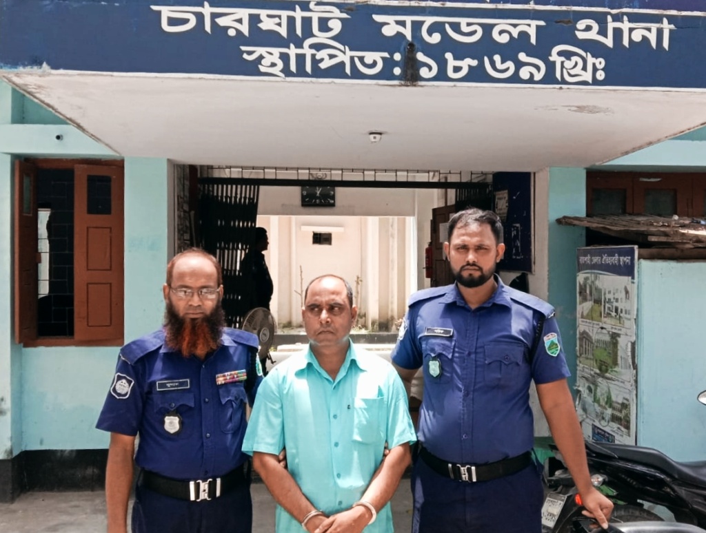 চারঘাটে চেক জালিয়াতির চারটি মামলায় প্রধান শিক্ষক কারাগারে