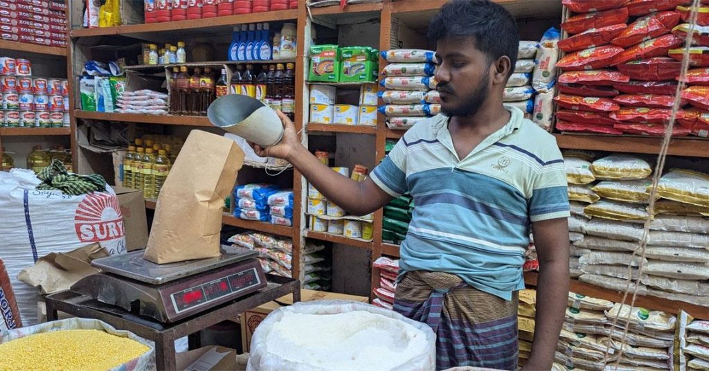 ভোগ্যপণ্যের দাম পাইকারিতে কমলেও খুচরা বাজারে প্রভাব নেই