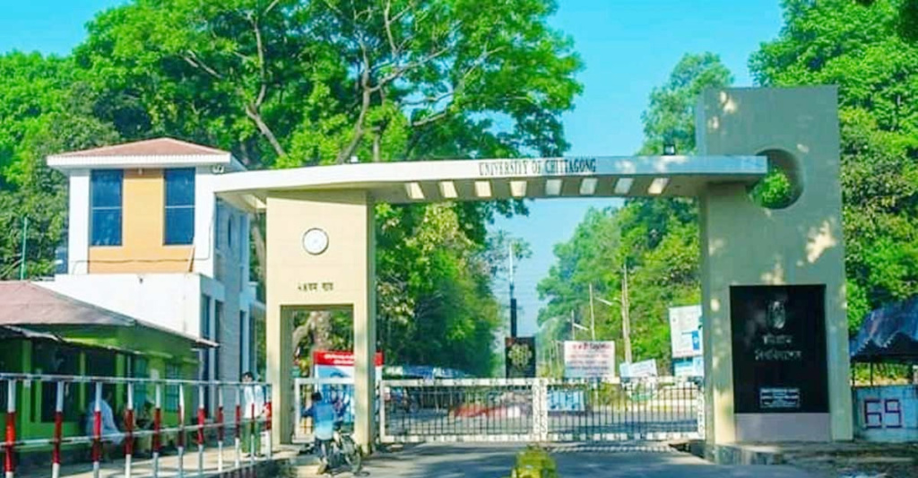 ৪ ছাত্রীর হাতাহাতি!