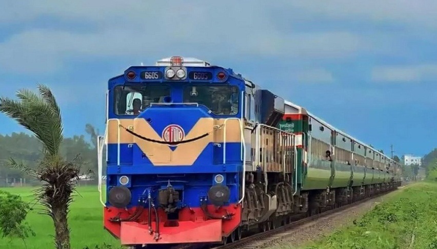 গতির অভাবে সিডিউল ঠিক রাখতে পারছে না ট্রেন