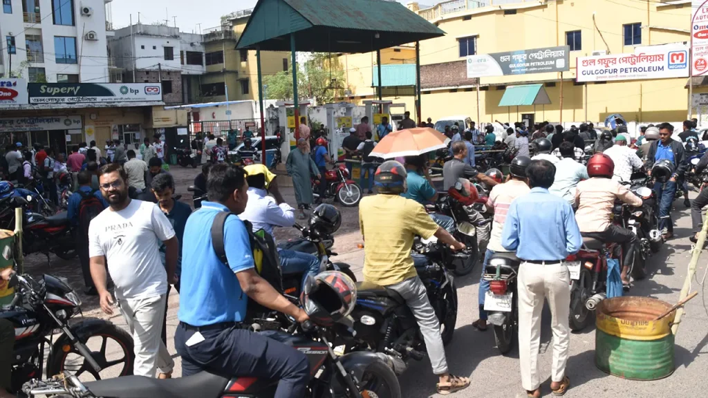 জ¦ালানি তেলের অবৈধ মজুত রোধে  রাজশাহীতে মোবাইল অ্যাপ উদ্বোধন