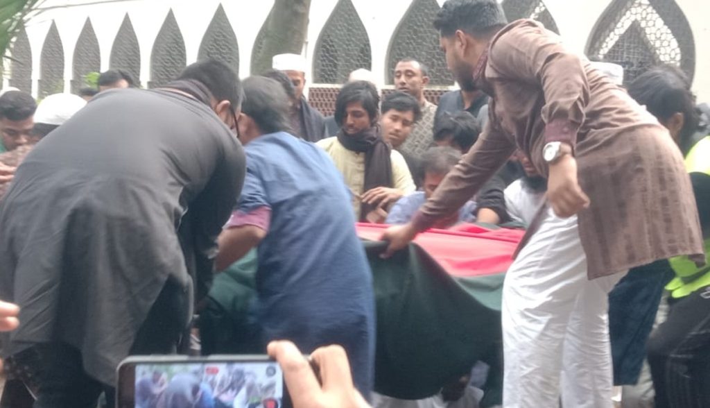 কবি নজরুলের সমাধি চত্বরে চিরনিদ্রায় শায়িত হলেন হাদি