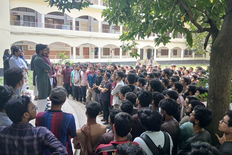 ১১ দফা দাবিতে উত্তাল রুয়েট