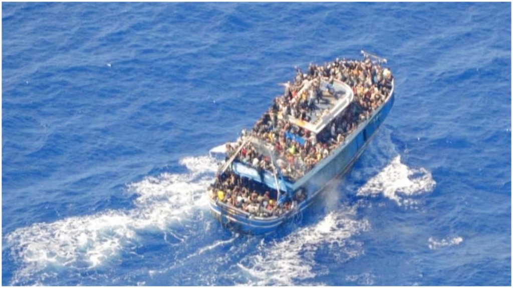 এক নৌকায় গ্রীসে ৩০০ পাকিস্তানি যুবকের মৃত্যু