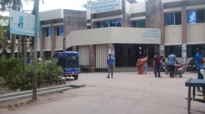 জন্ম প্রতিরোধ কাটি বহন করায় স্বাস্থ্য ঝুঁকিতে পুঠিয়ার নারীরা?
