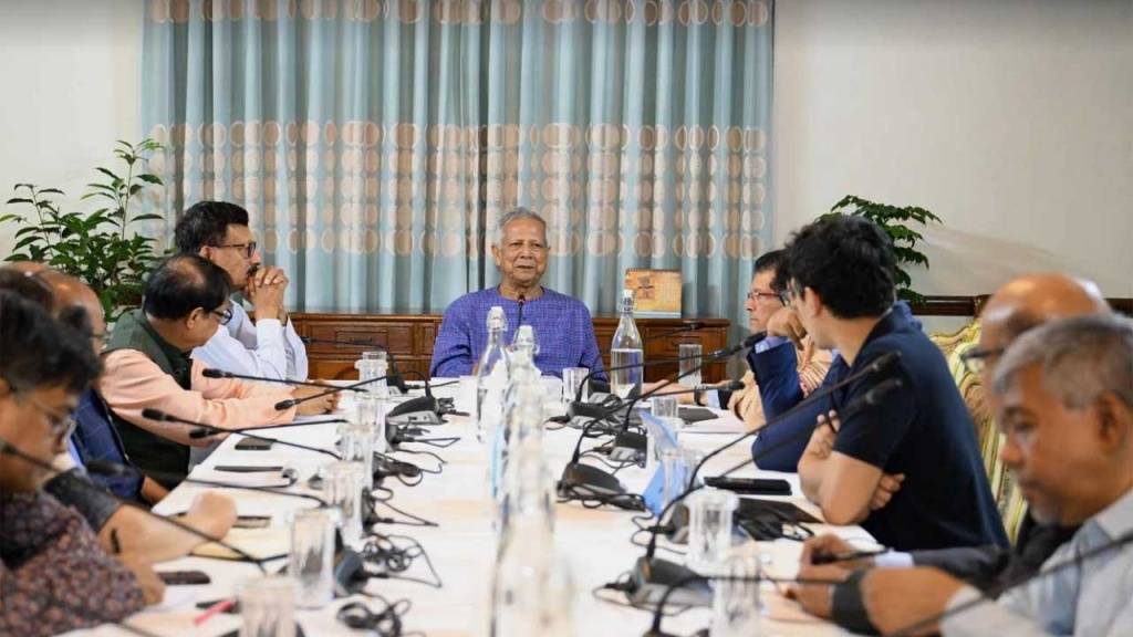 যুক্তরাষ্ট্রের শুল্ক ইস্যুতে জরুরি বৈঠকে প্রধান উপদেষ্টা