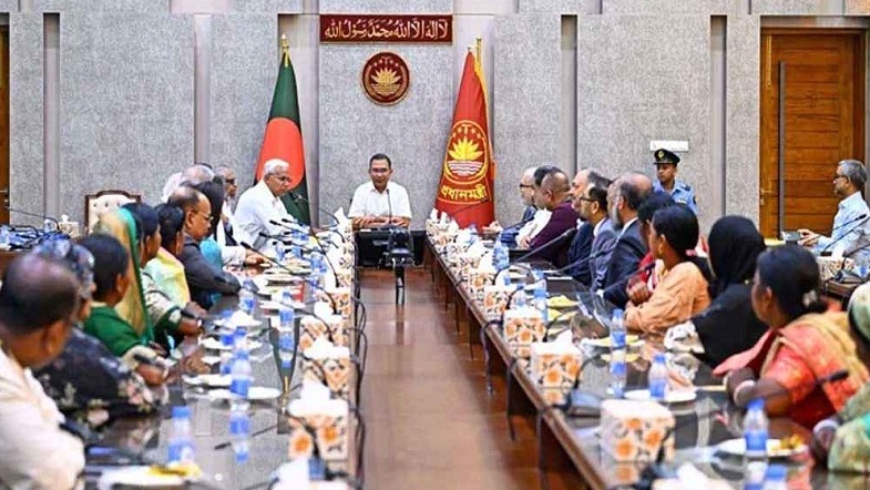 সমাজের সবাই এগিয়ে এলে অনেক বড় সমস্যার সমাধান করা সম্ভব : প্রধানমন্ত্রী