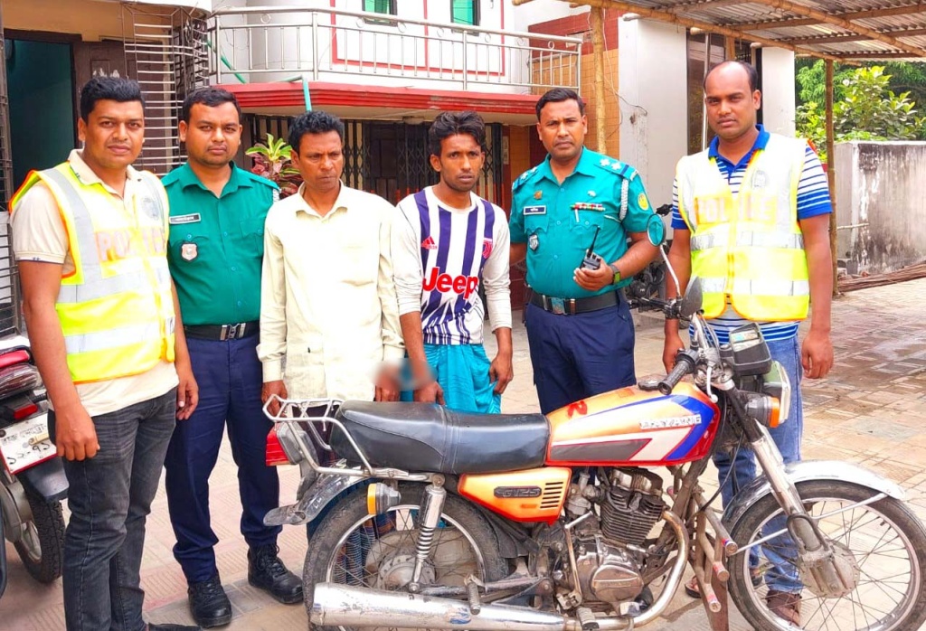 নগরীতে চোরাই মোটরসাইকেলসহ দুই জন গ্রেপ্তার