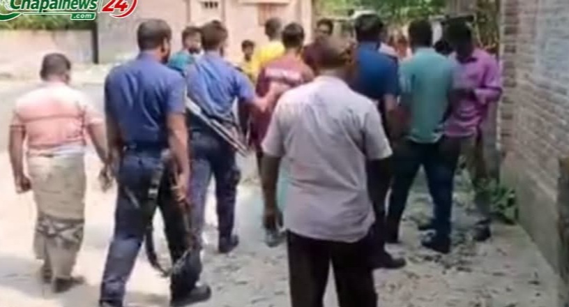 চাঁপাইনবাবগঞ্জে দুই ককটেল বিস্ফোরণ, ১১টি উদ্ধার