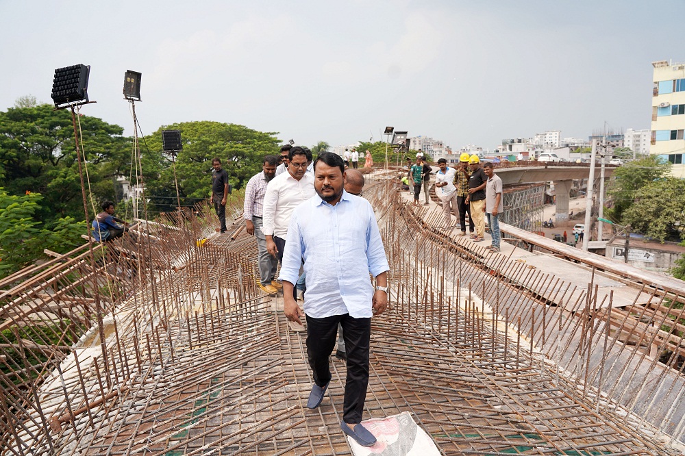 রাজশাহী নগরীর নির্মাণাধীন ৩ ফ্লাইওভার পরিদর্শন করলেন প্রশাসক