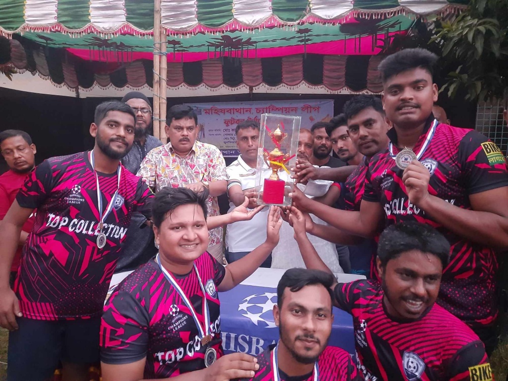 ৫নং ওয়ার্ডে মাদক বিরোধী মহিষবাথান চ্যাম্পিয়ন্স লীগ ট্রফি প্রদান