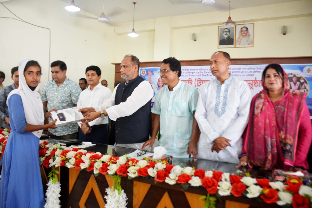 ডিজিটাল বাংলাদেশের ছোঁয়া এখন সবার হাতে হাতে : এমপি এনামুল